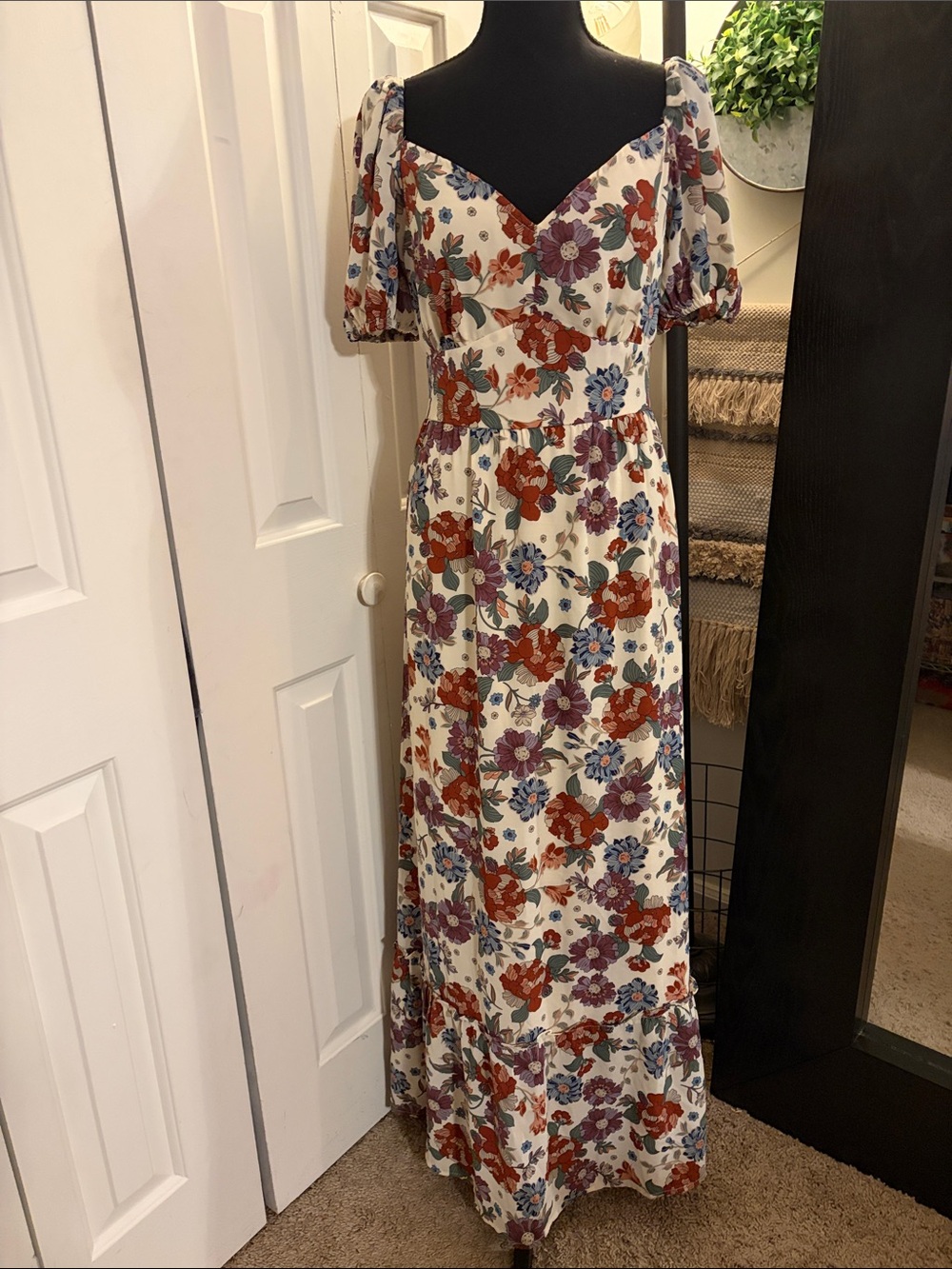 Ivory Floral Puff-Sleeve Maxi Dress